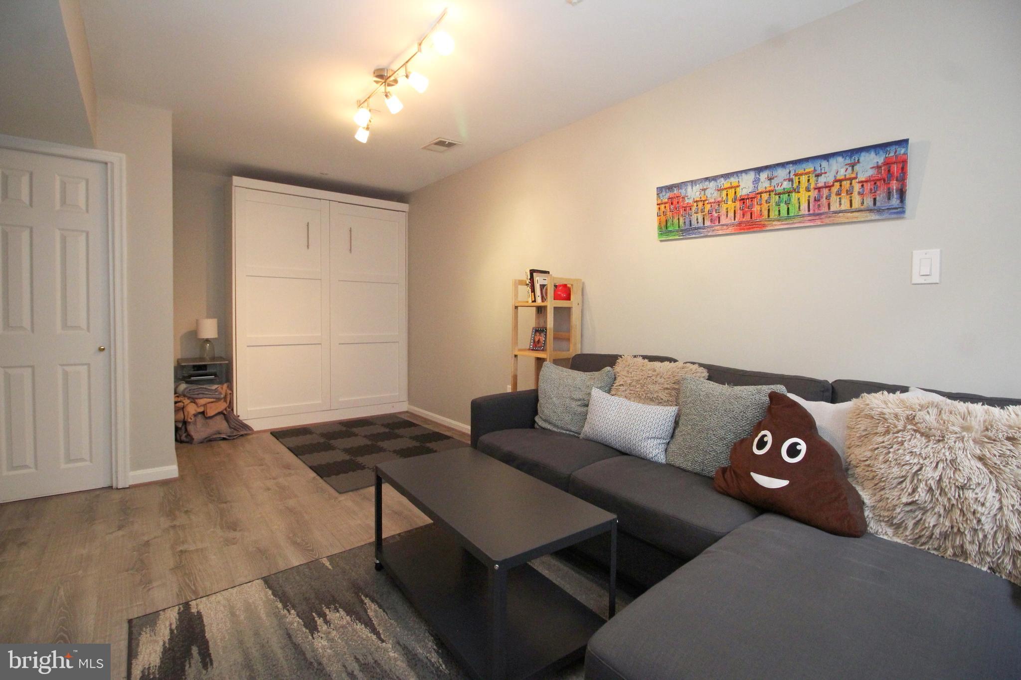 MOUNT VERNON COURT - Residential