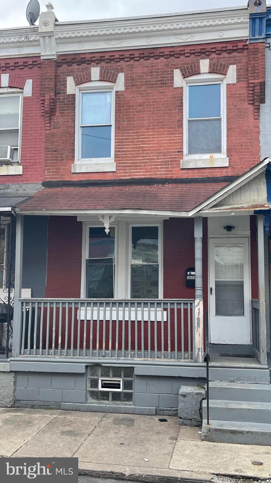 Here is 2 BD 1 BA affordable Townhome with basement conveniently located just two blocks away from Market St, public transportation, shopping, restaurants, etc.. Wonderful choice for starters looking to enter investment real estate market or to expand current portfolio.