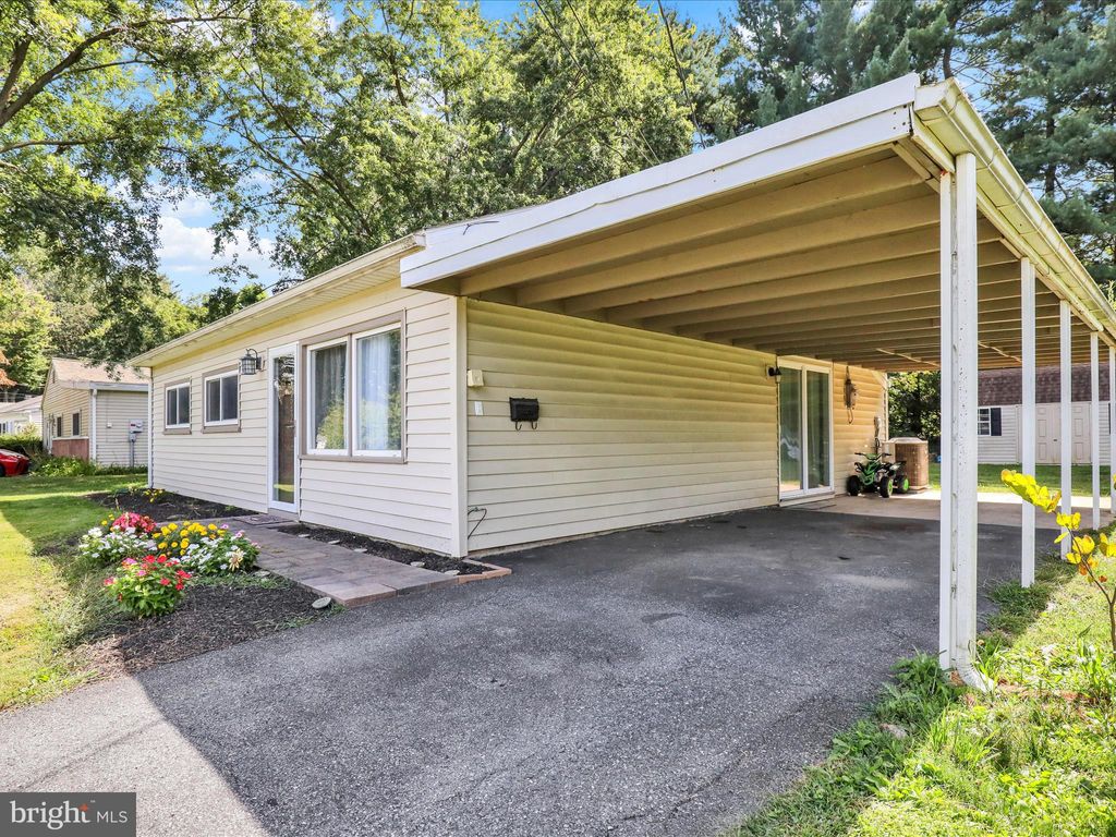 Photo of 2542 Broad Street, EAST PETERSBURG, PA 17520 (MLS # PALA2076430)