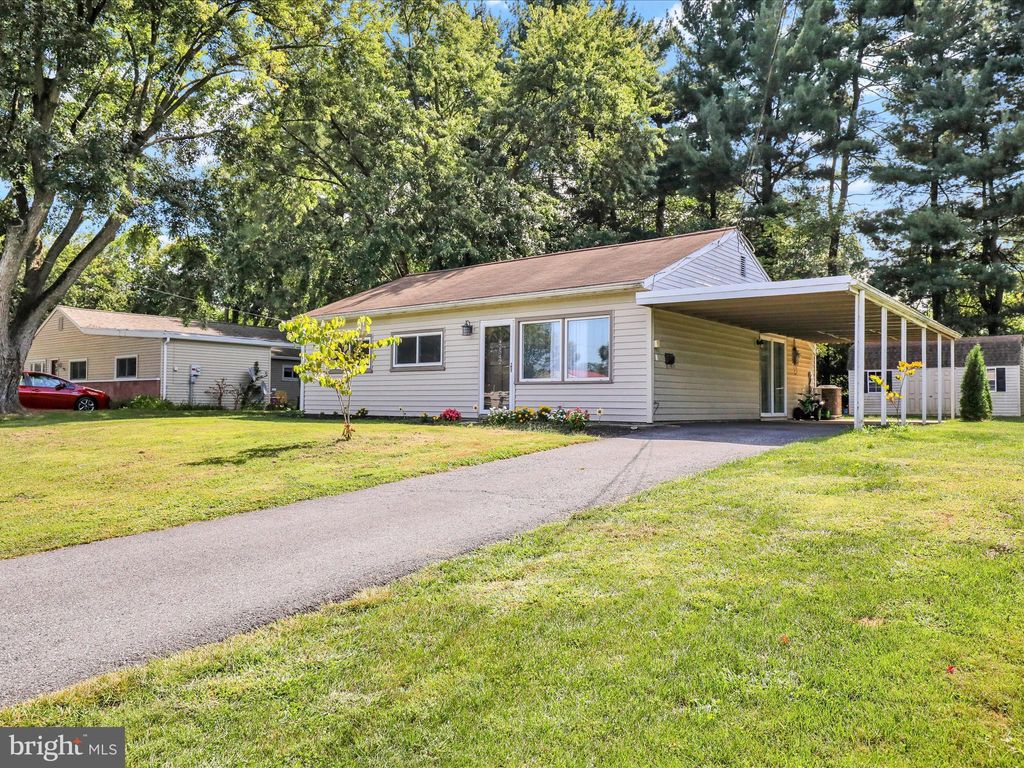 Photo of 2542 Broad Street, EAST PETERSBURG, PA 17520 (MLS # PALA2076430)