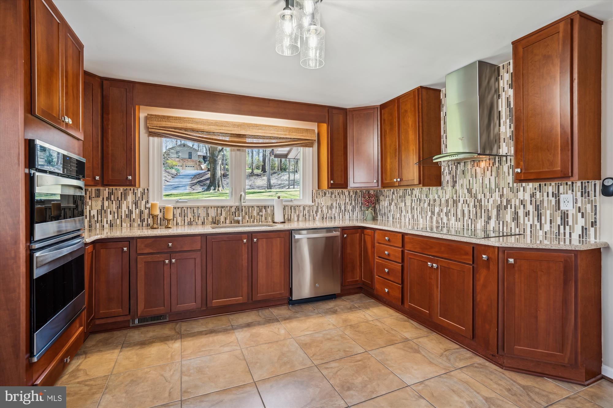 13925 WAYSIDE DRIVE