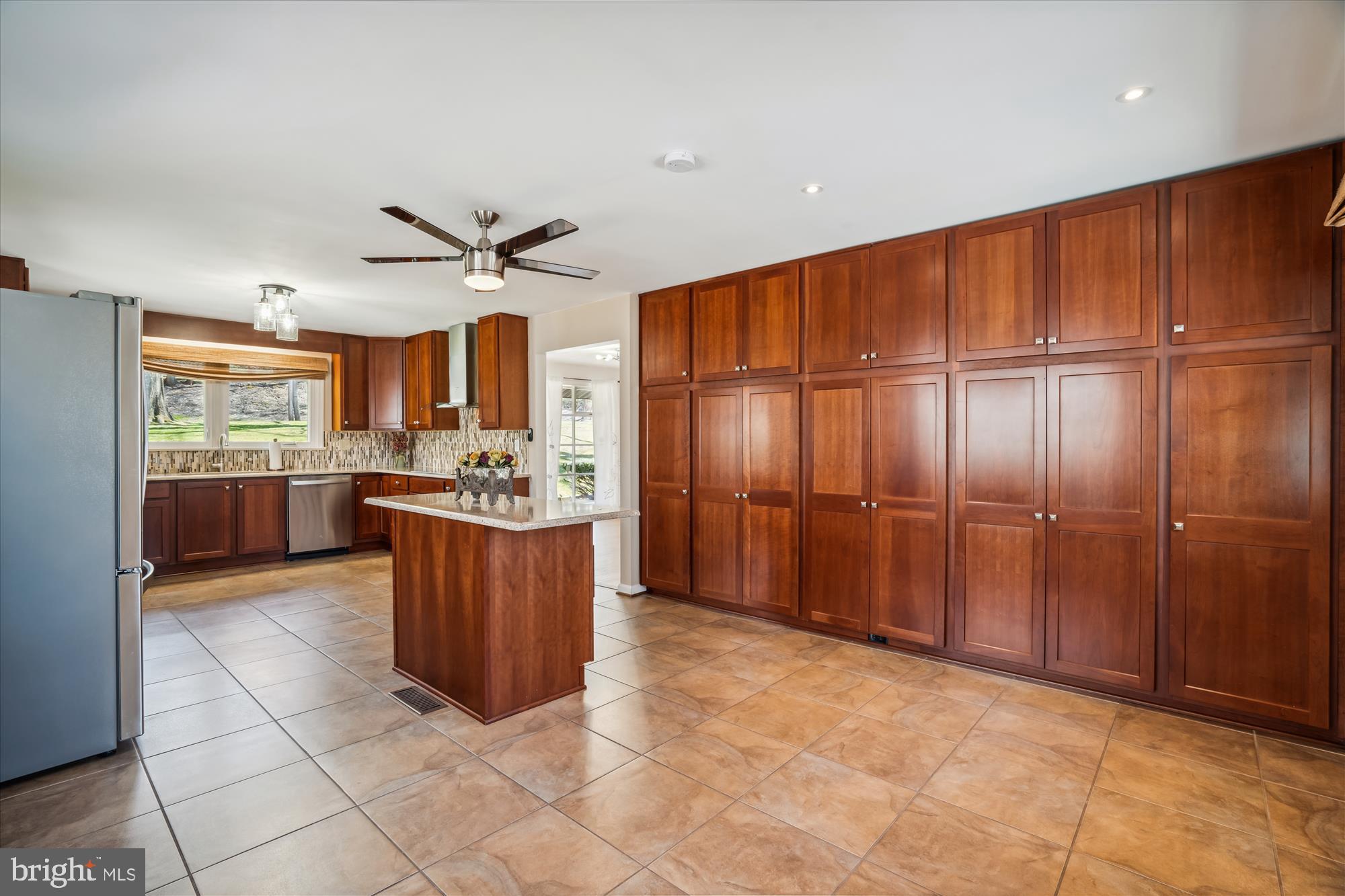 13925 WAYSIDE DRIVE