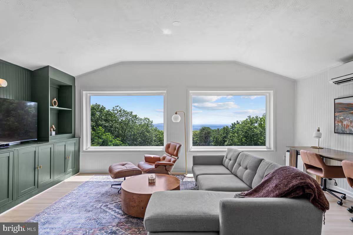 MOUNTAIN FALLS PARK - Residential