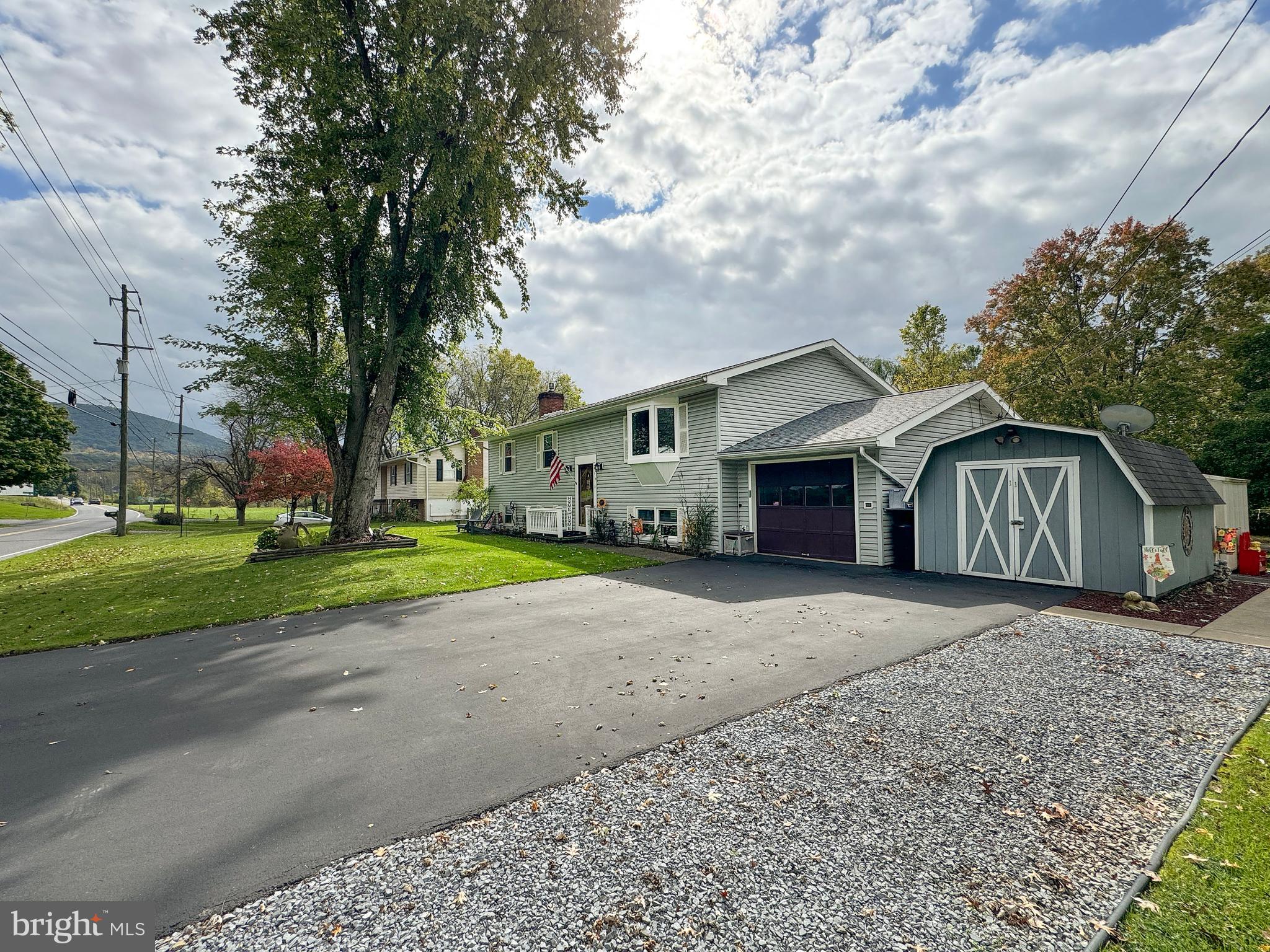 HOUSERVILLE - Residential