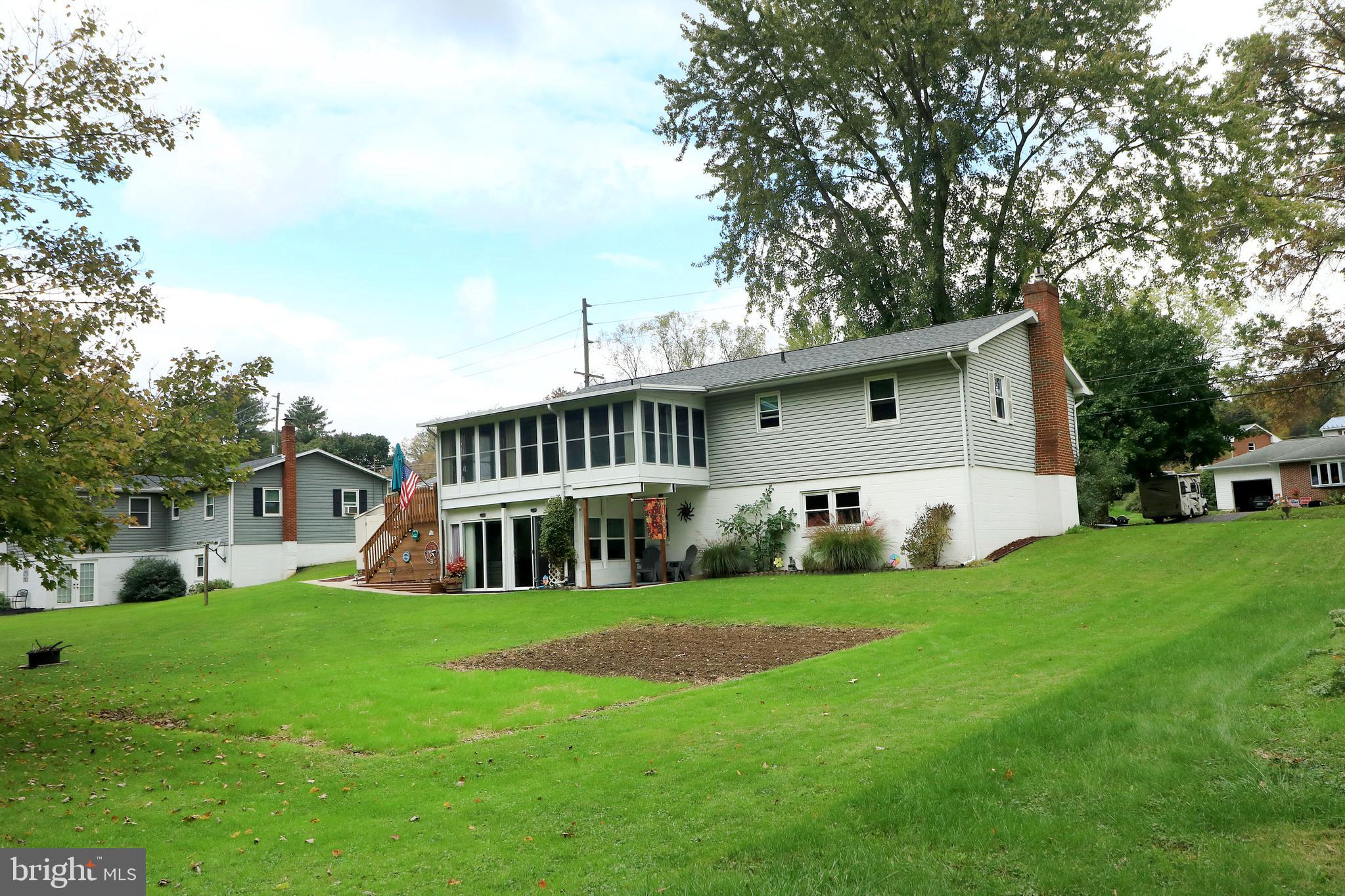 HOUSERVILLE - Residential