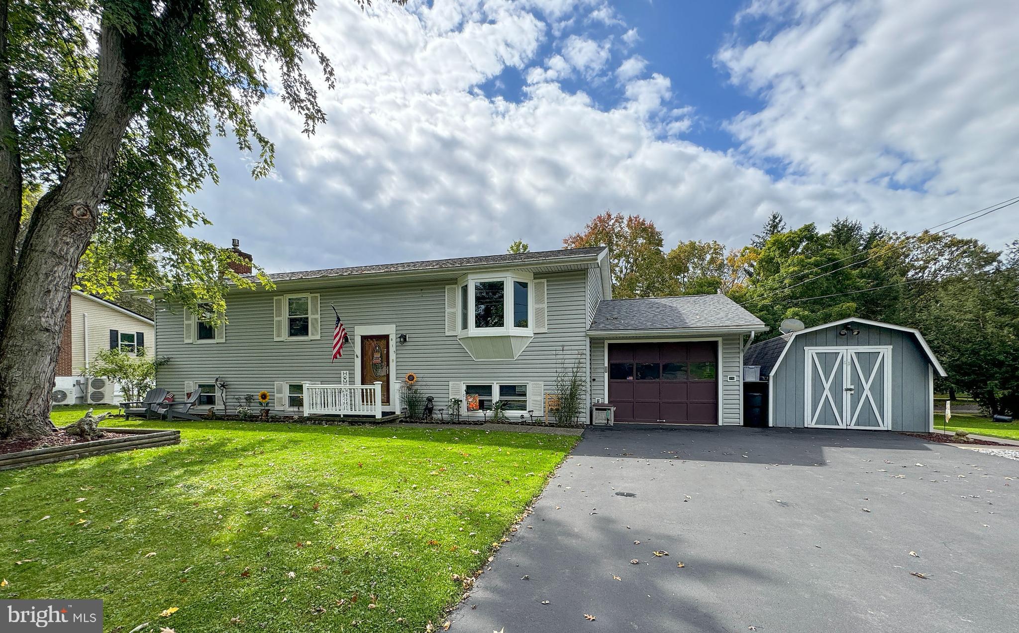 HOUSERVILLE - Residential