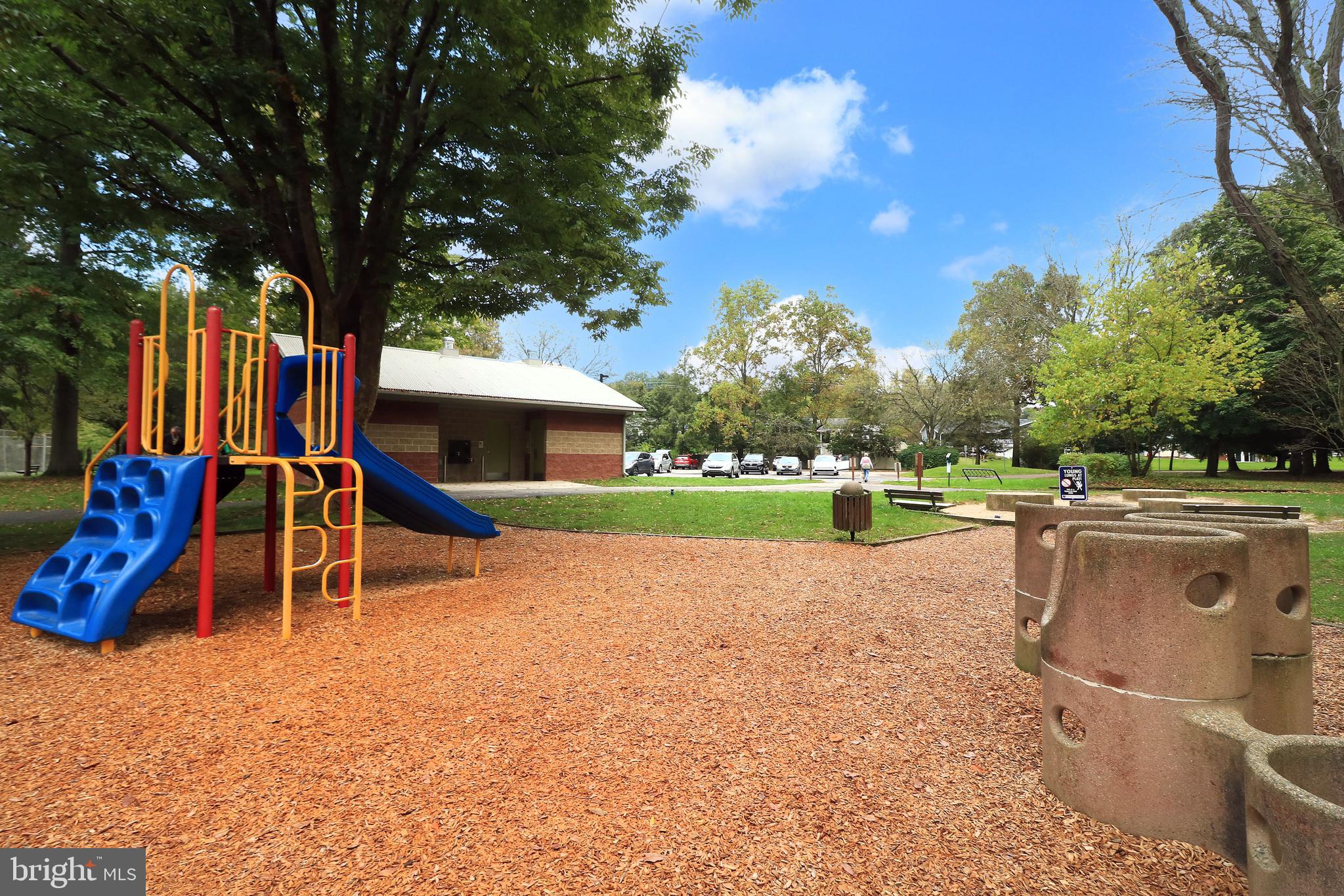 HOUSERVILLE - Residential