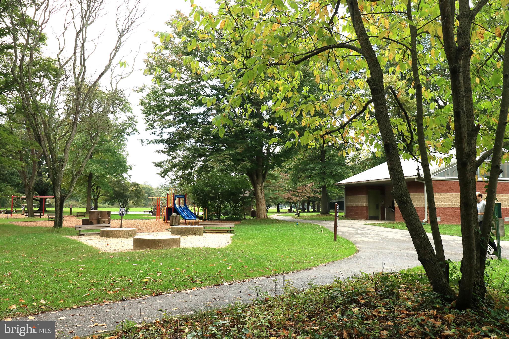 HOUSERVILLE - Residential