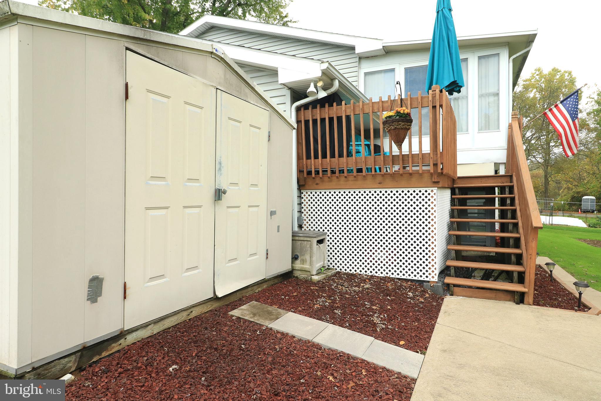 HOUSERVILLE - Residential