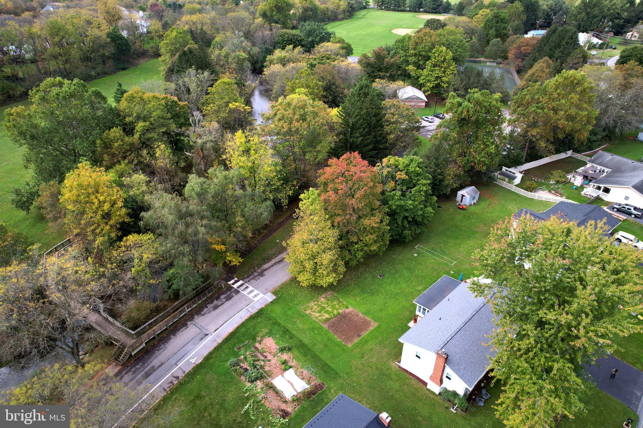 HOUSERVILLE - Residential