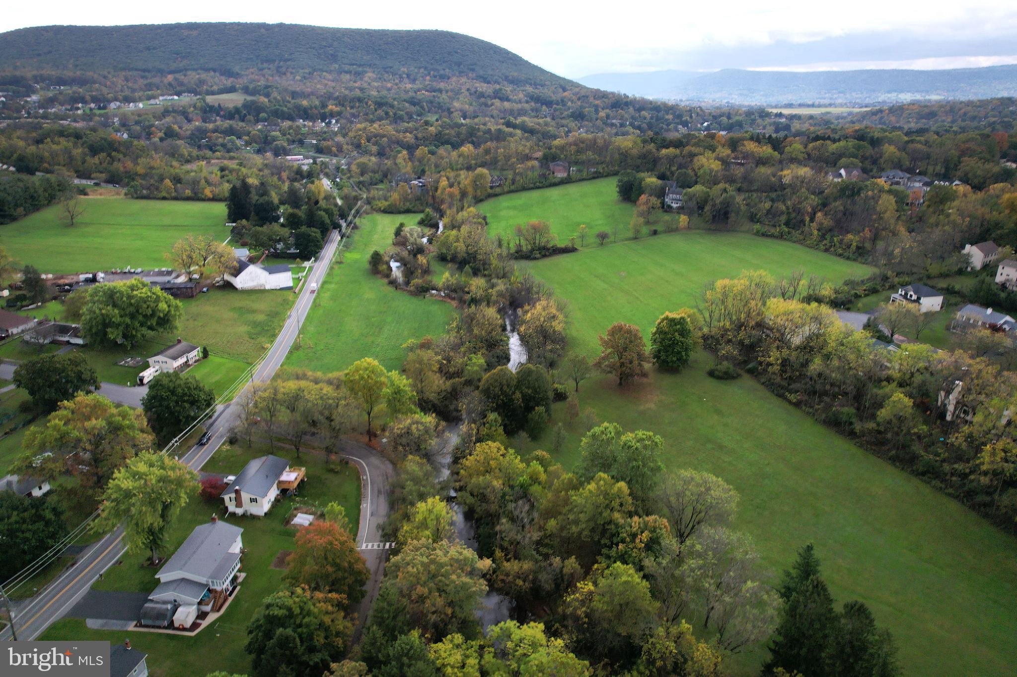 HOUSERVILLE - Residential