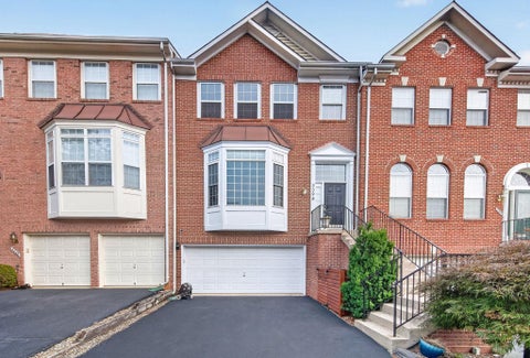 Townhouse For Sale - 3398 Governor's Crest Court<br/> Fairfax County, ALEXANDRIA, VA 22310