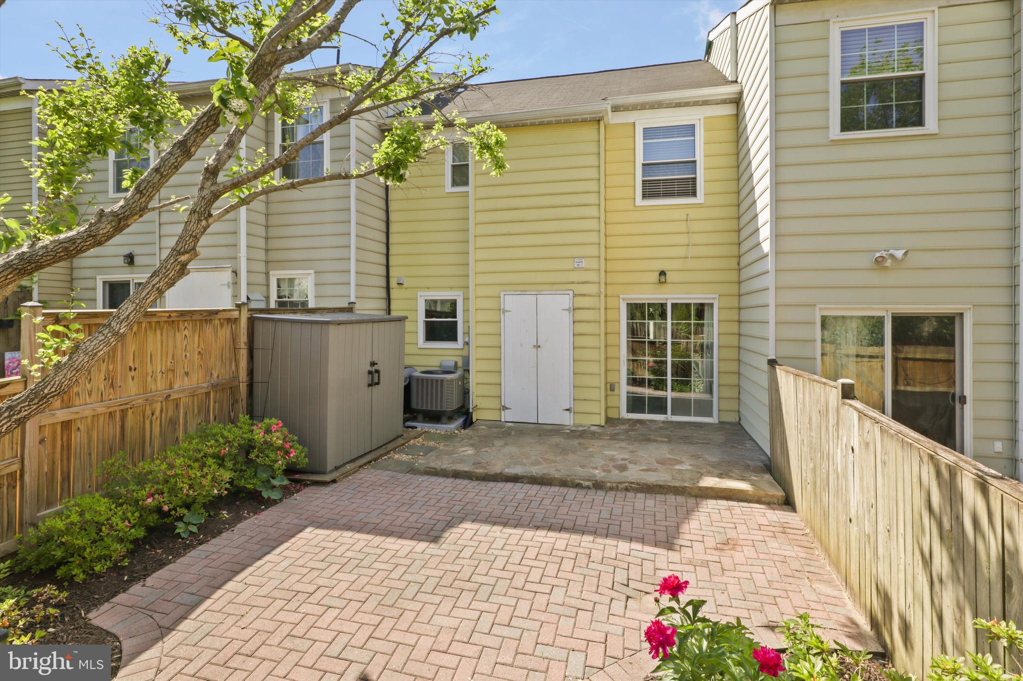 OAKTON CLOISTERS - Residential Lease