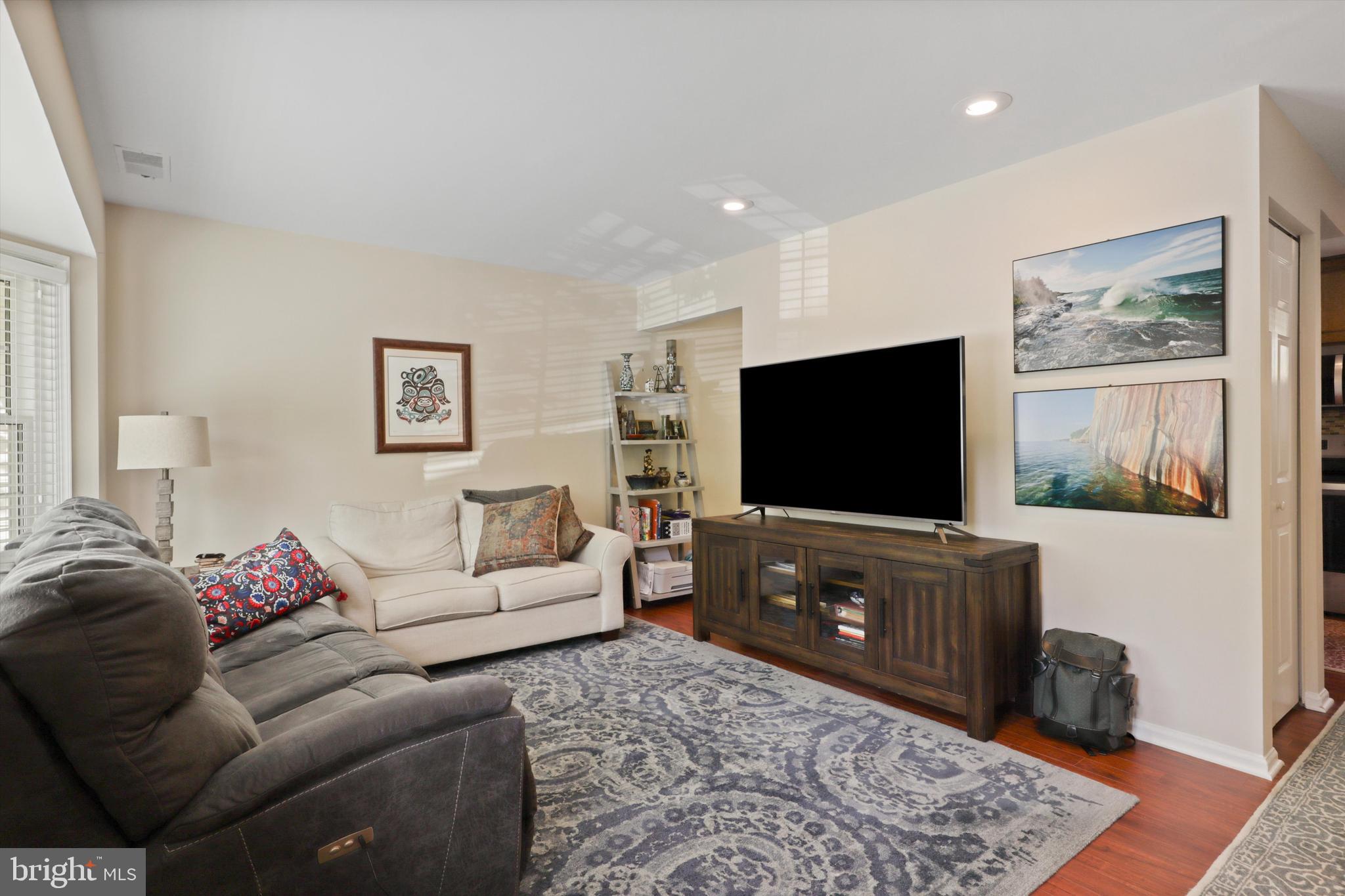 OAKTON CLOISTERS - Residential Lease