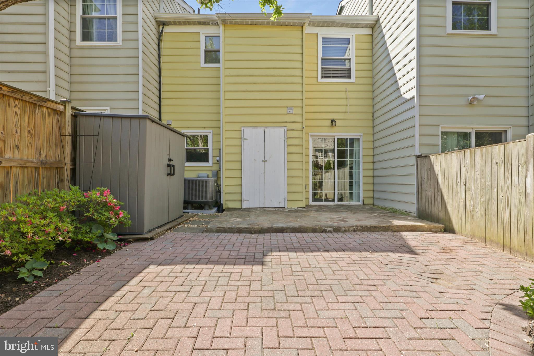 OAKTON CLOISTERS - Residential Lease