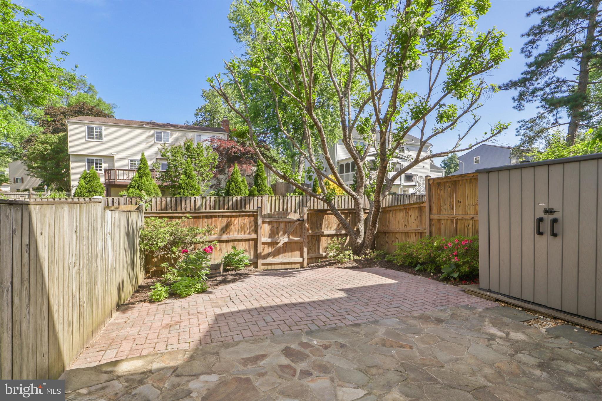 OAKTON CLOISTERS - Residential Lease