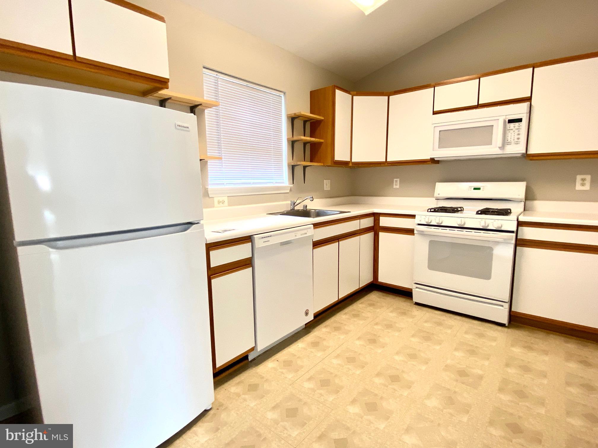 LEESBURG GATEWAY II - Residential Lease