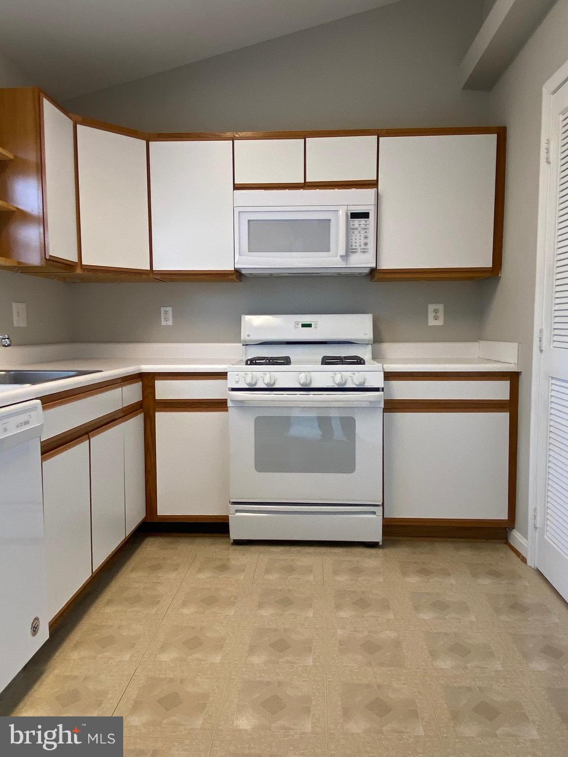 LEESBURG GATEWAY II - Residential Lease