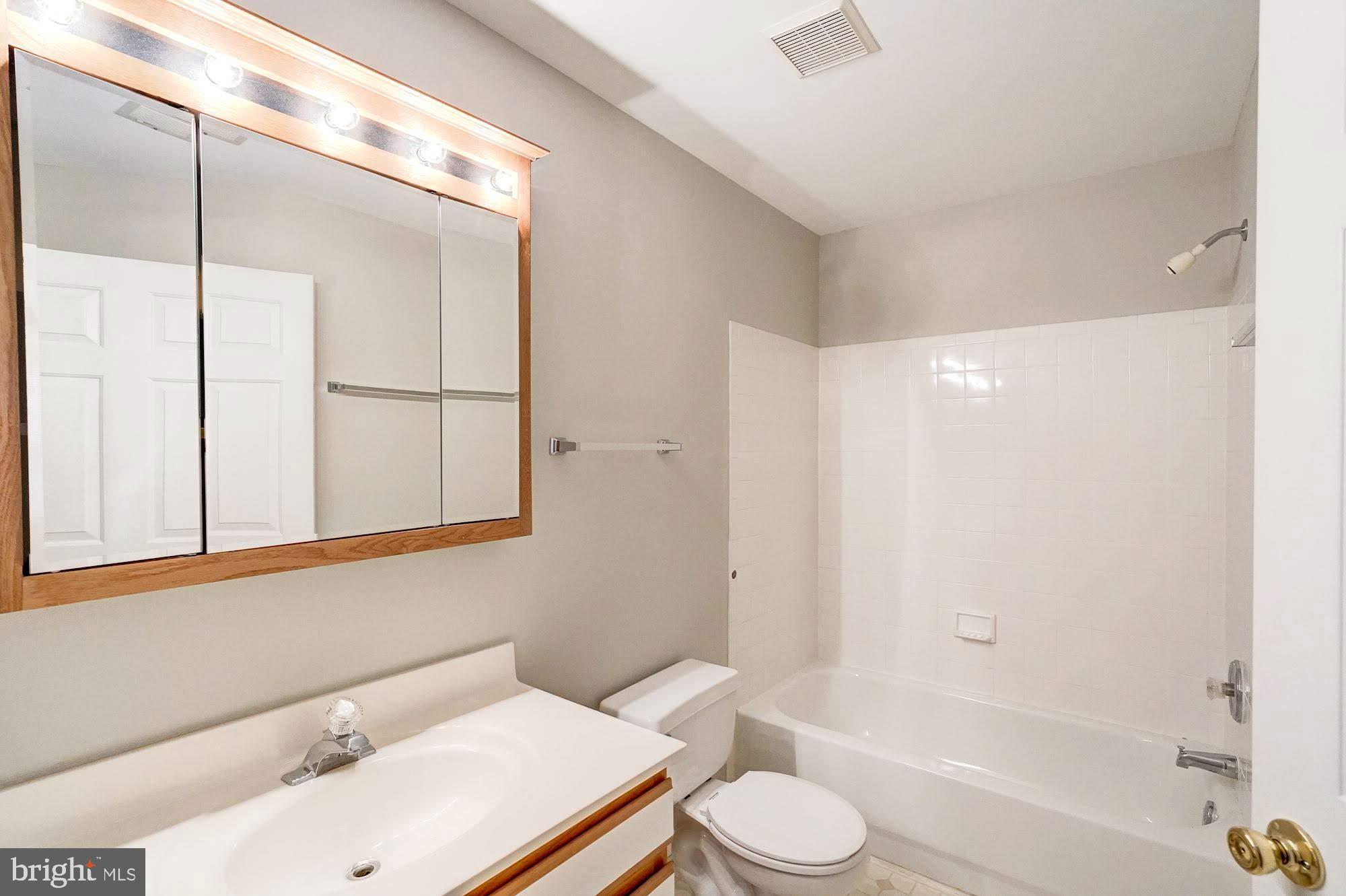 LEESBURG GATEWAY II - Residential Lease