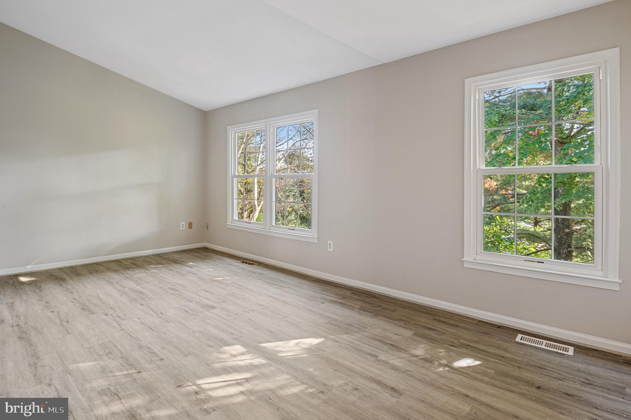 WOODLAND HILLS - Residential