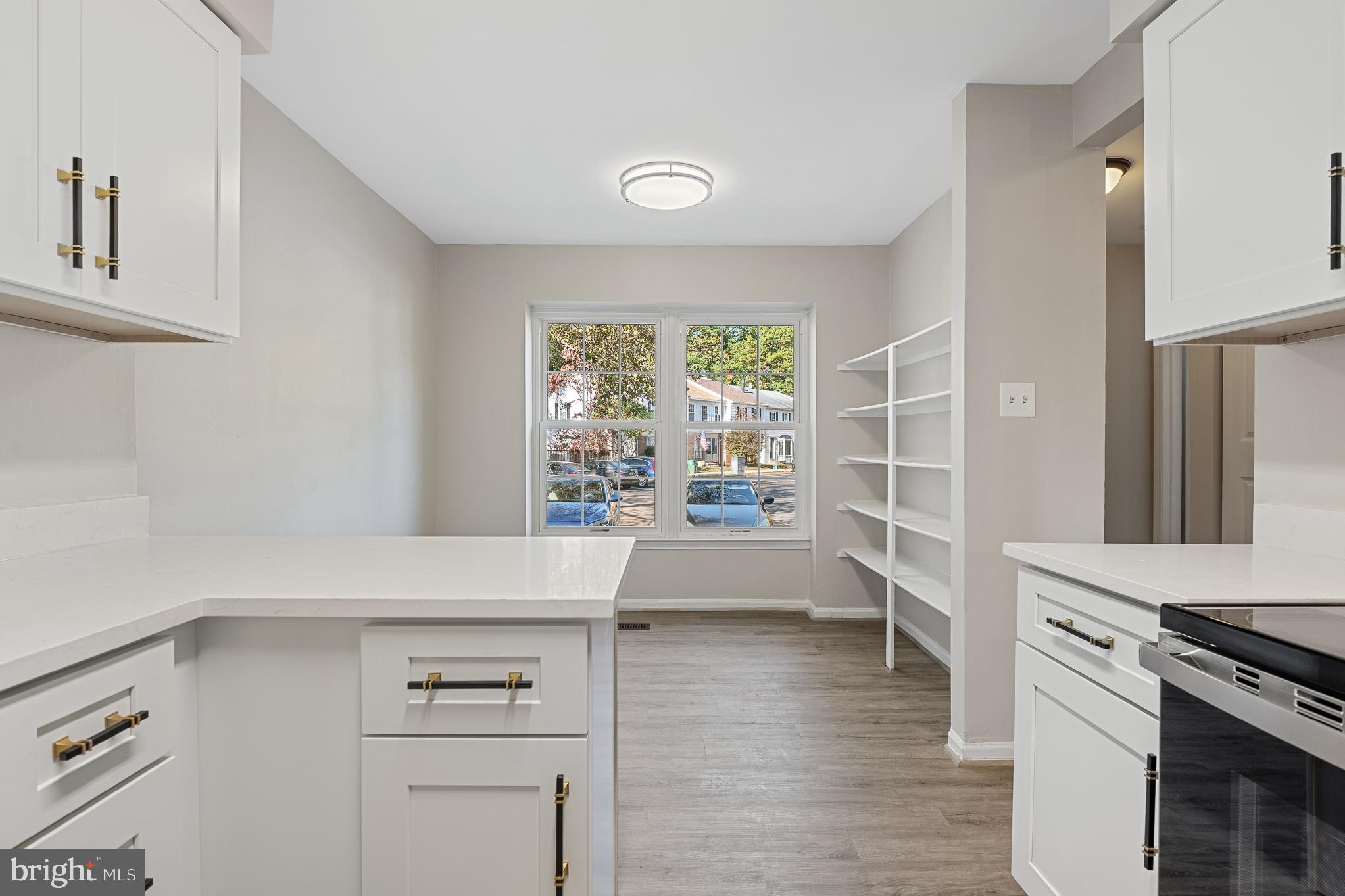 WOODLAND HILLS - Residential