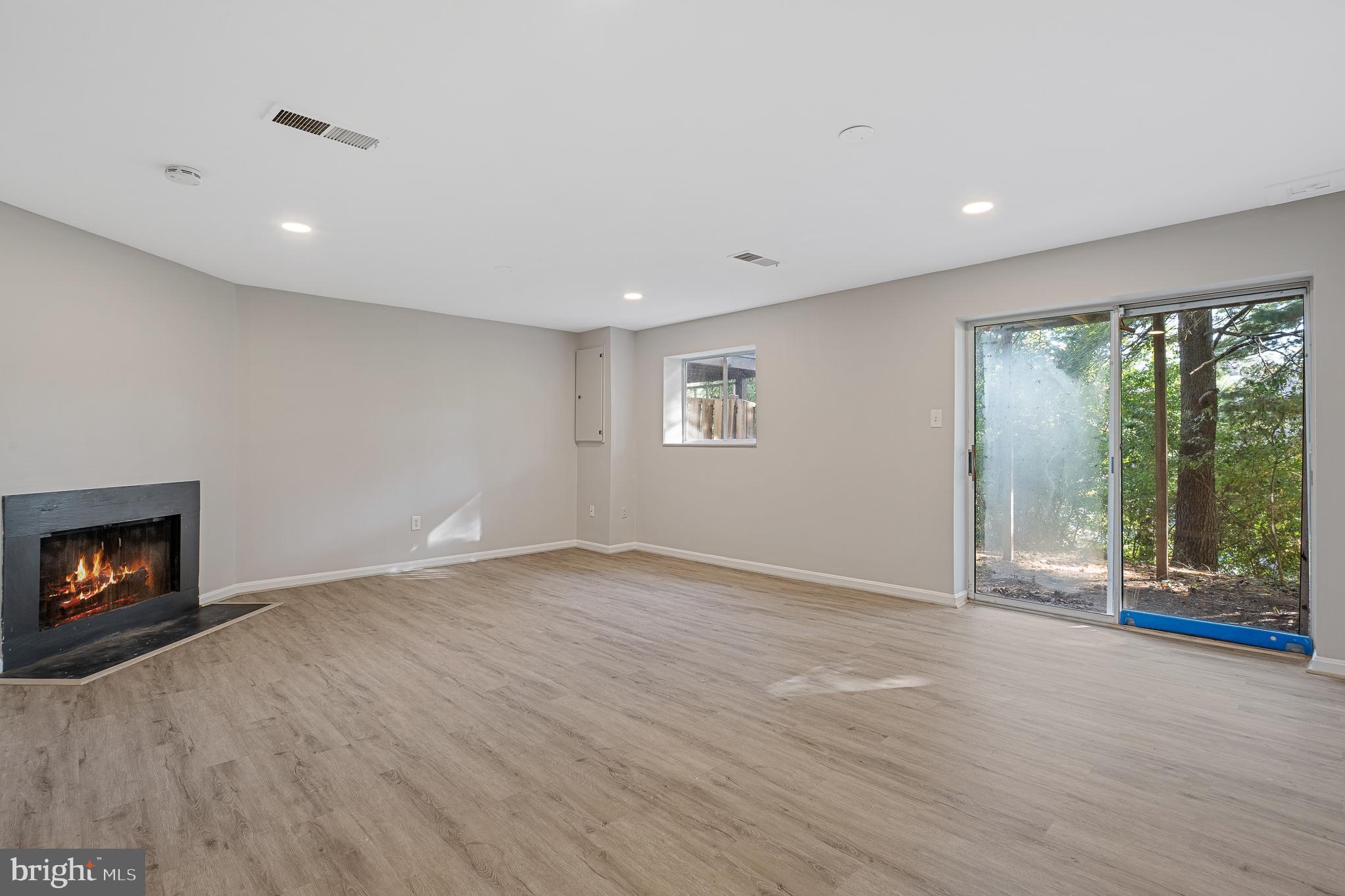 WOODLAND HILLS - Residential