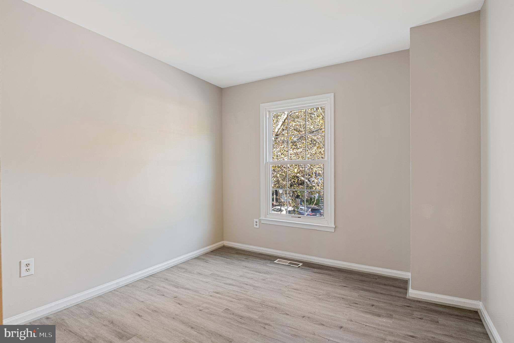 WOODLAND HILLS - Residential