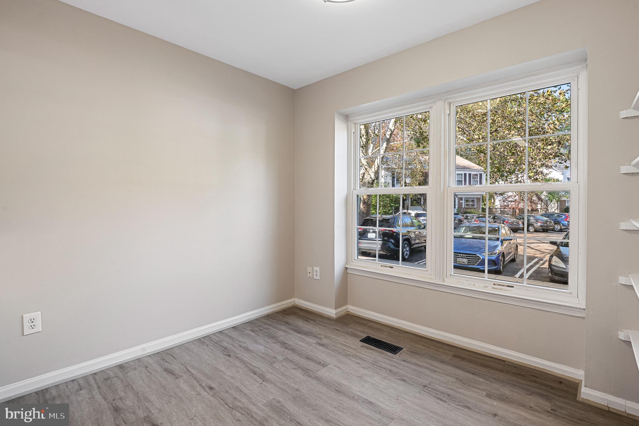 WOODLAND HILLS - Residential