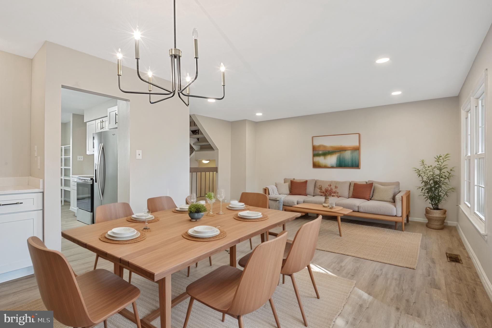 WOODLAND HILLS - Residential