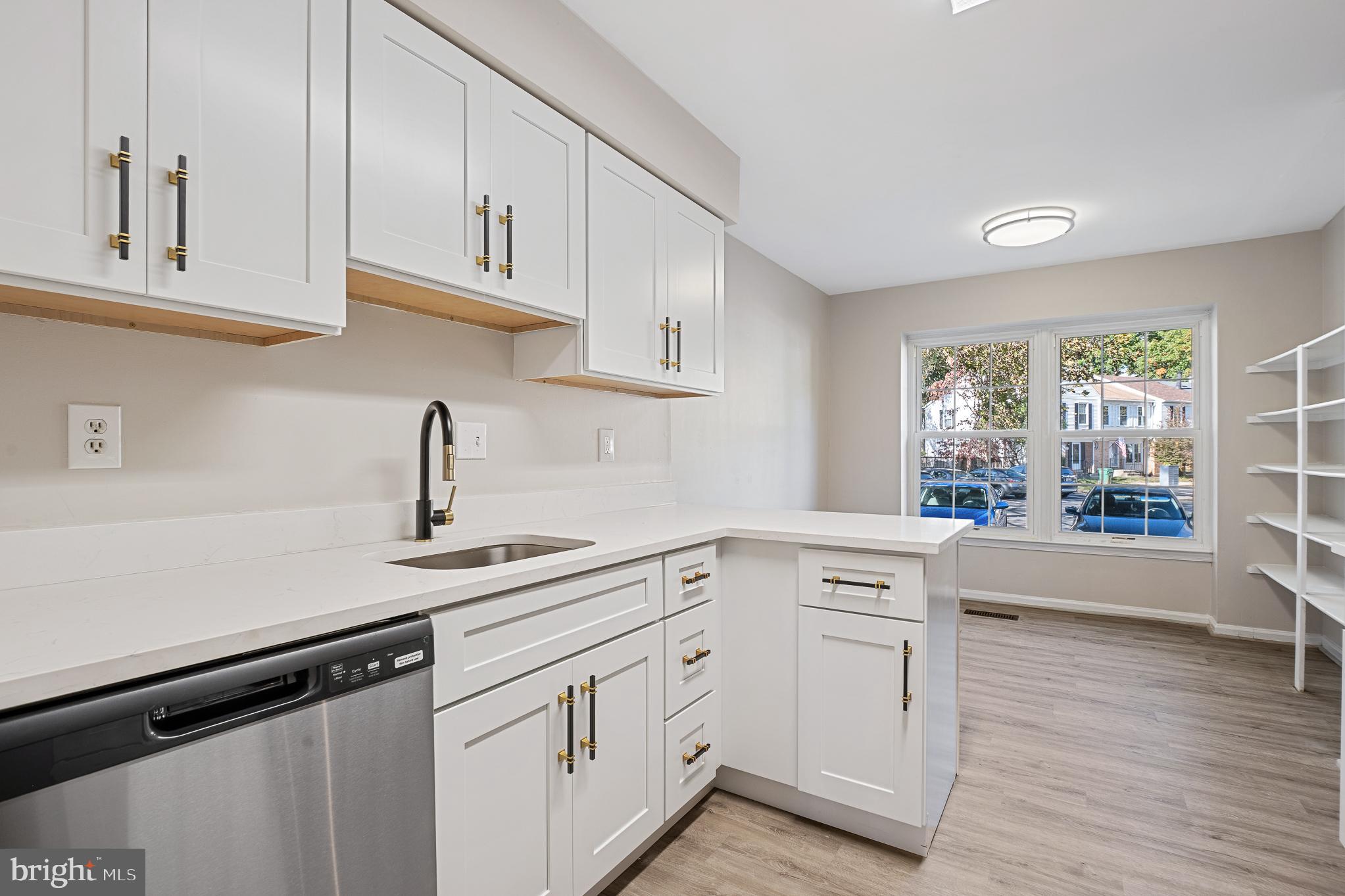 WOODLAND HILLS - Residential