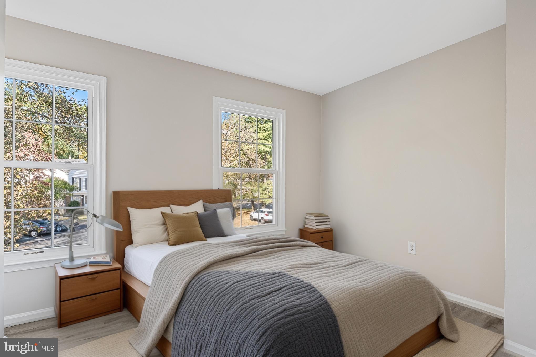 WOODLAND HILLS - Residential