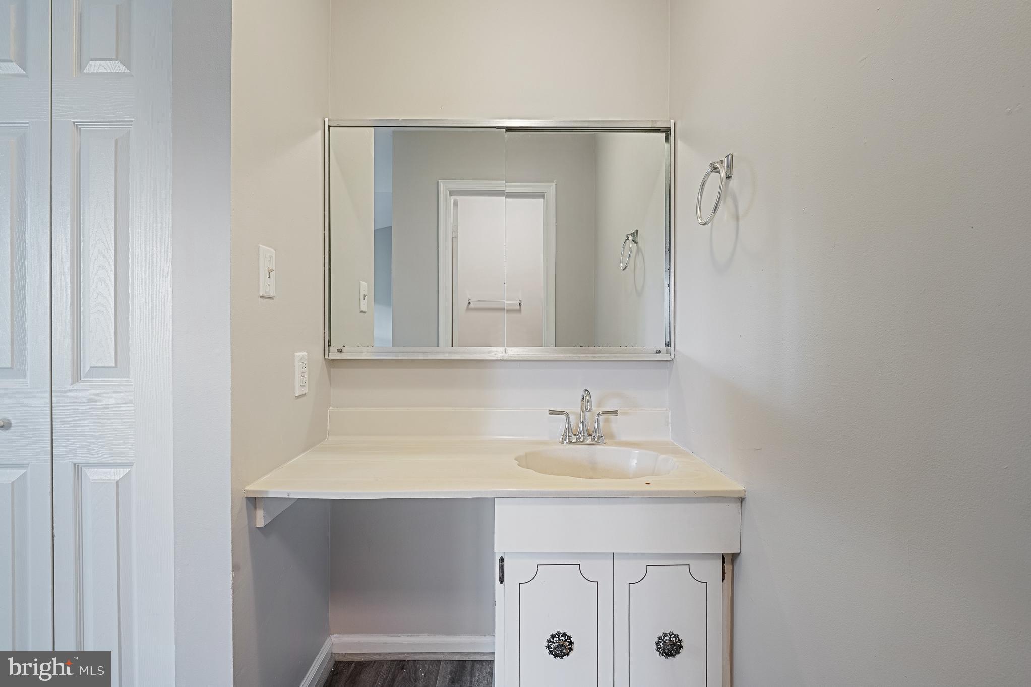 WOODLAND HILLS - Residential