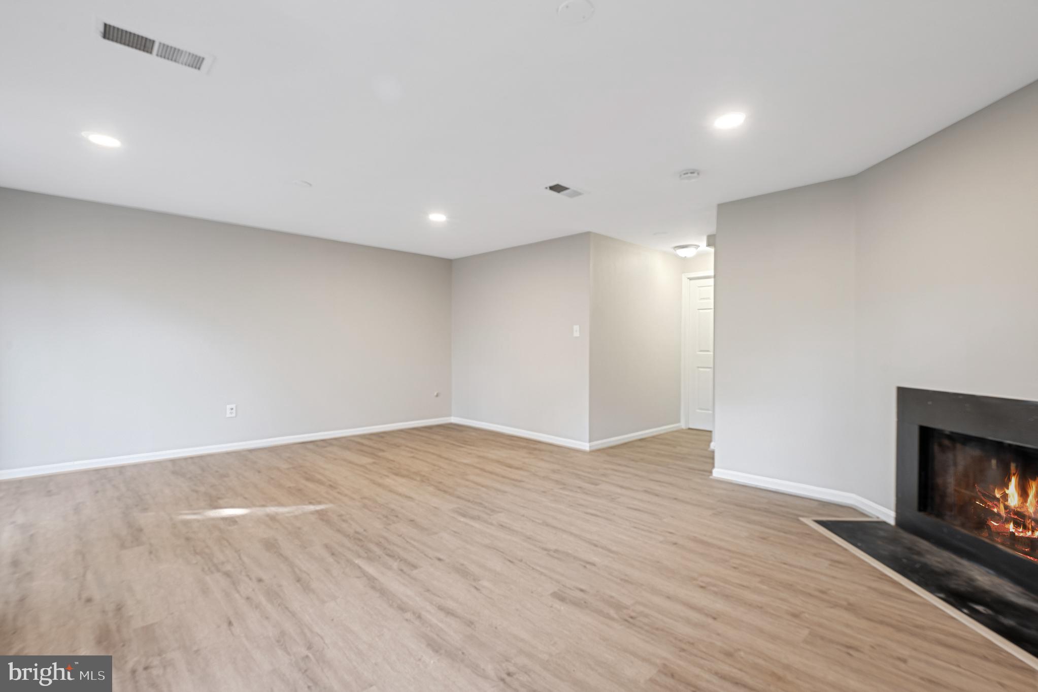 WOODLAND HILLS - Residential