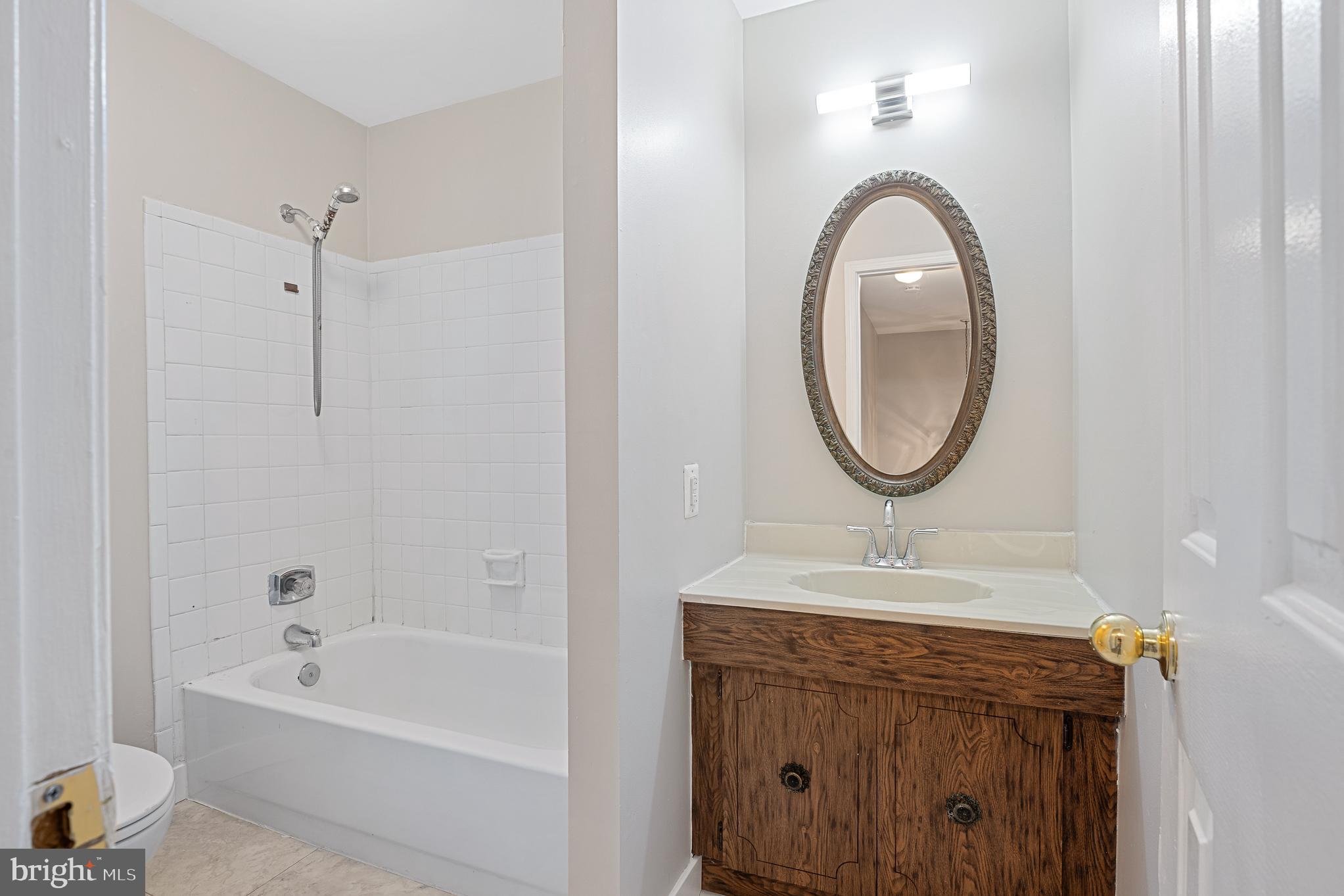 WOODLAND HILLS - Residential