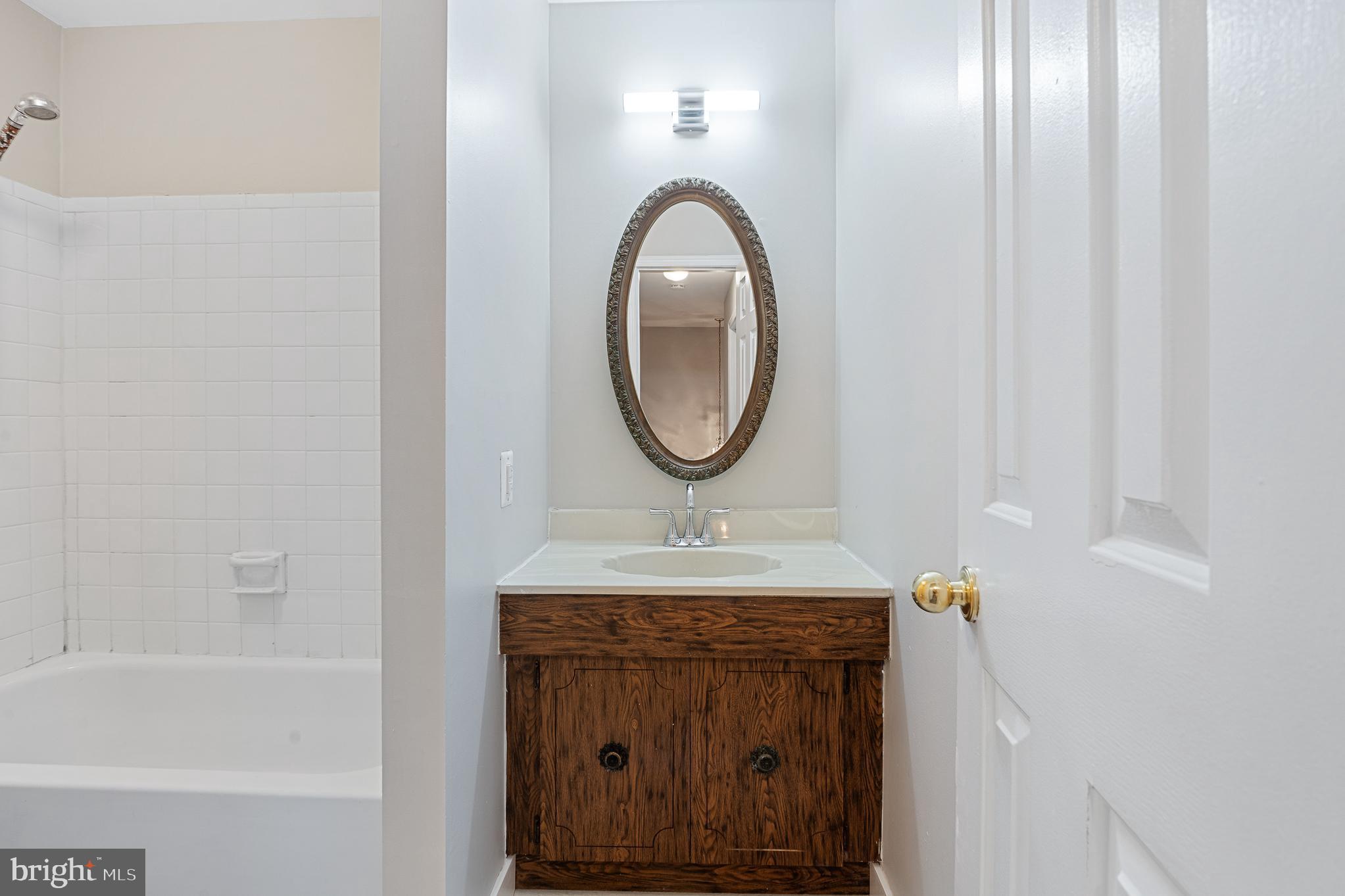 WOODLAND HILLS - Residential