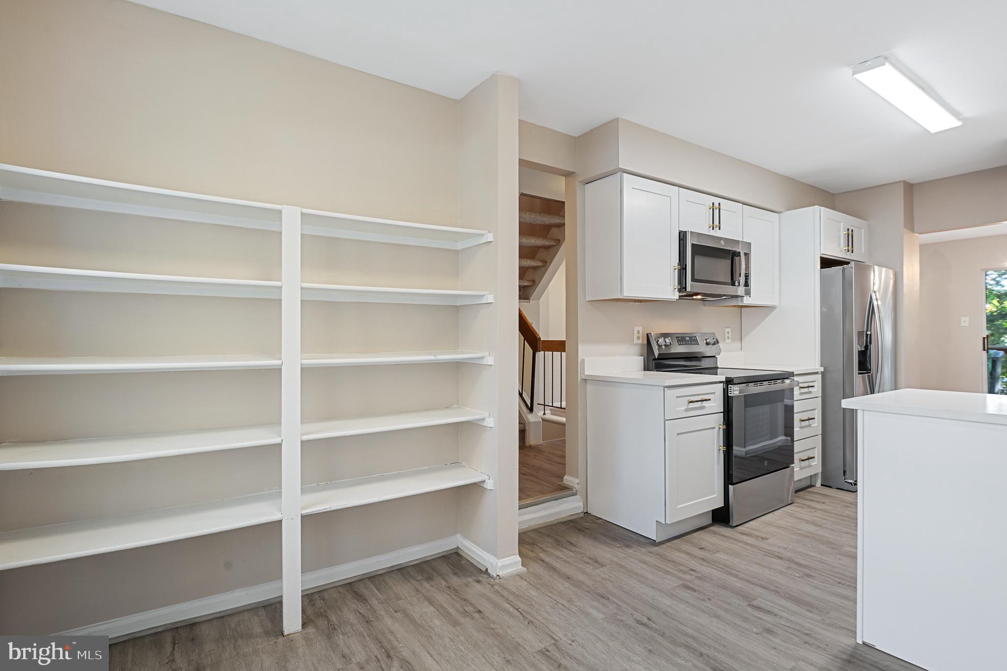 WOODLAND HILLS - Residential