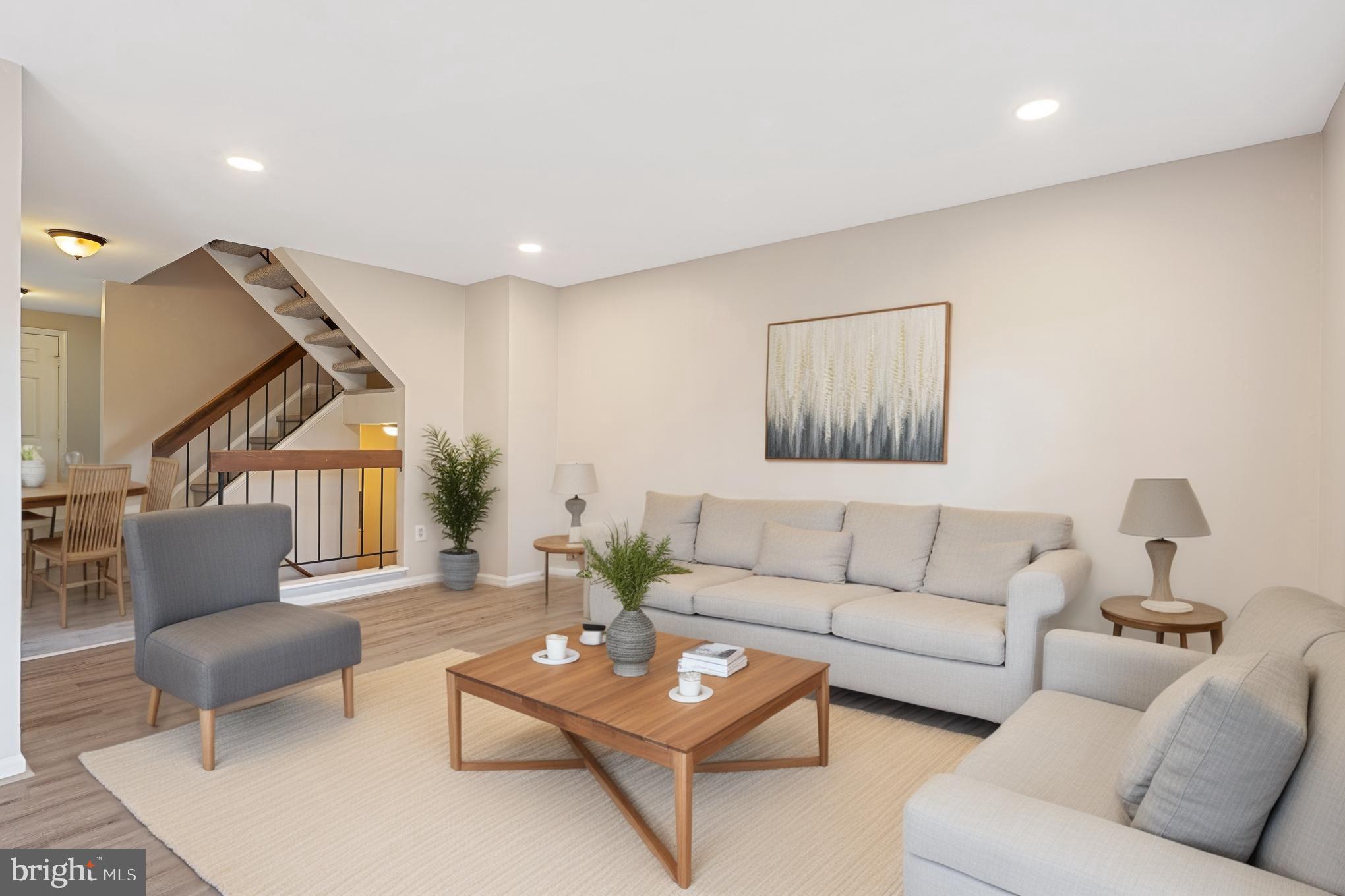 WOODLAND HILLS - Residential