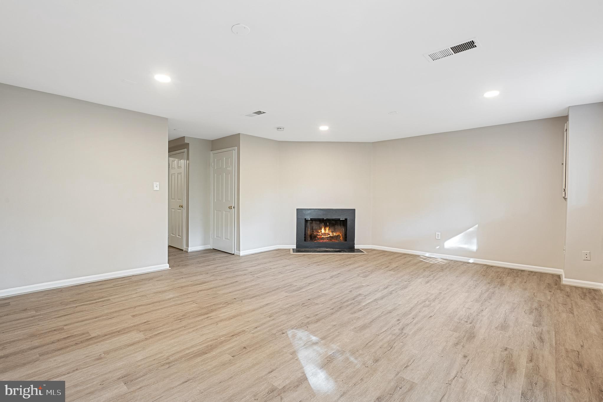 WOODLAND HILLS - Residential