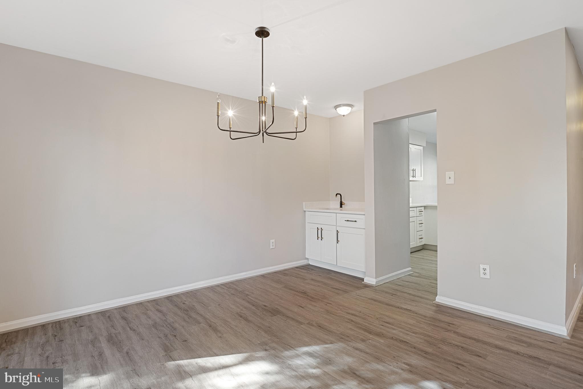 WOODLAND HILLS - Residential