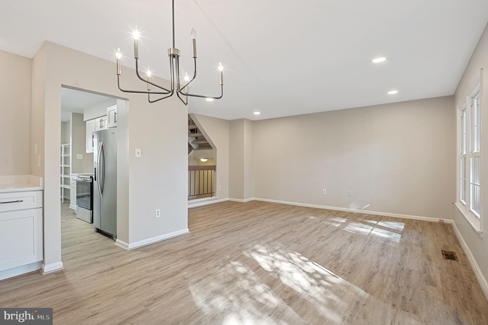 WOODLAND HILLS - Residential