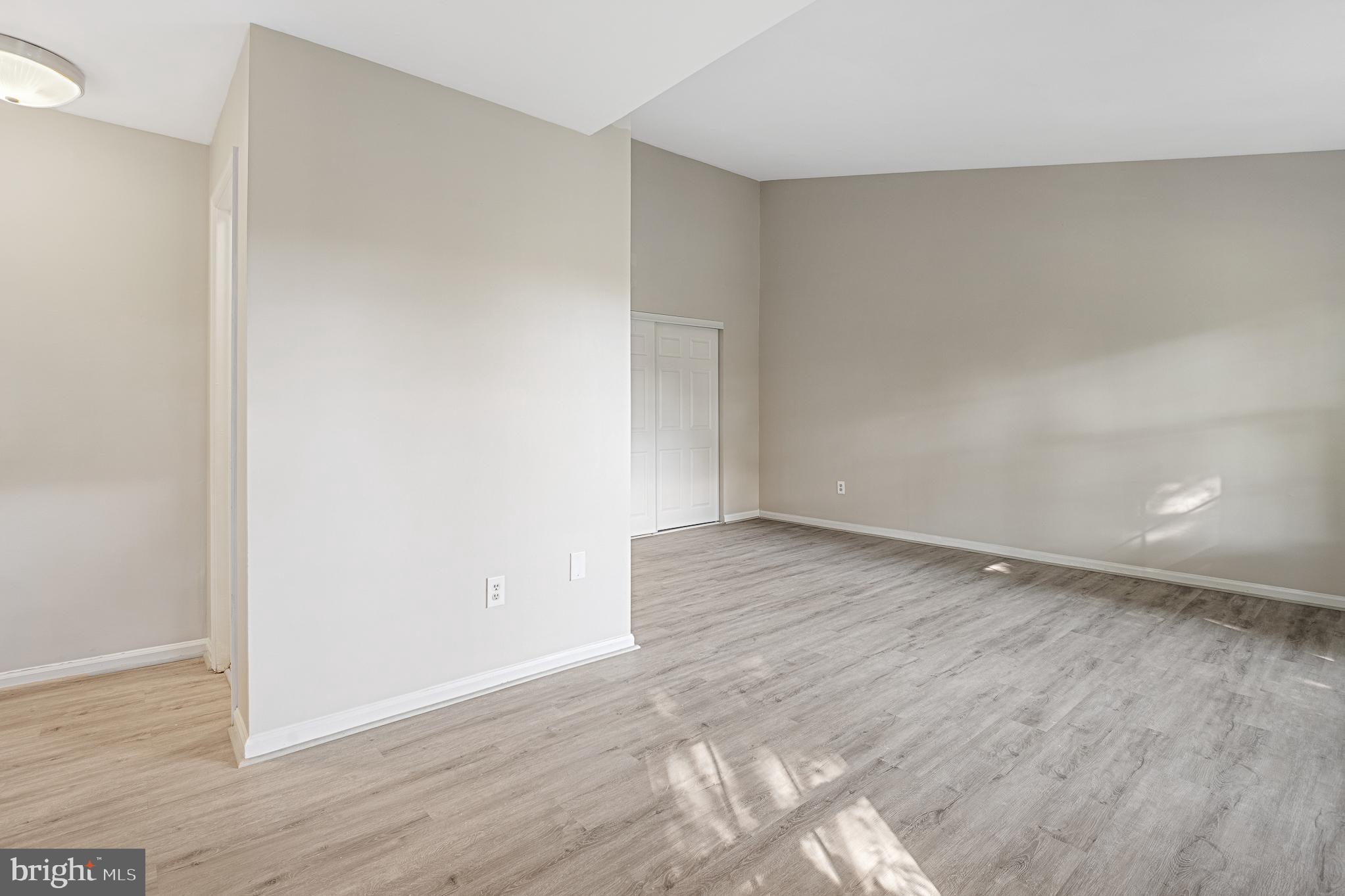 WOODLAND HILLS - Residential