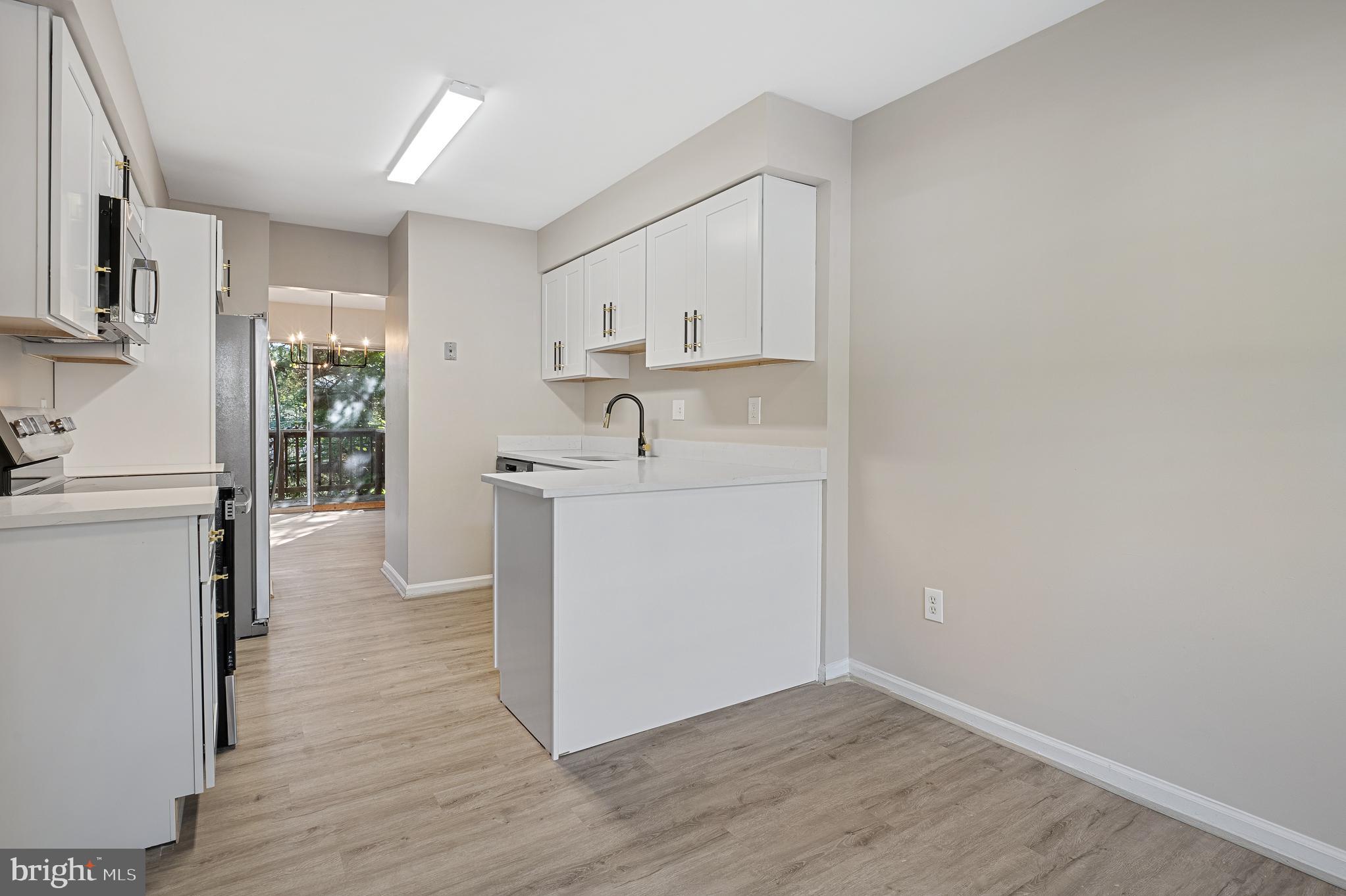 WOODLAND HILLS - Residential