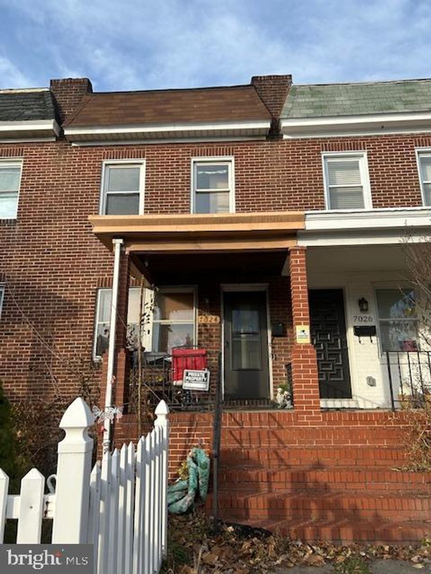Estate sale being sold in as is condition.

3Bd/1.5ba inside group porch front  THS in need of work.  Fenced back yard, deck off kitchen.  Partially finished basement w/half bath, and outside rear entrance.  

PR prefers the use of Gemini Title