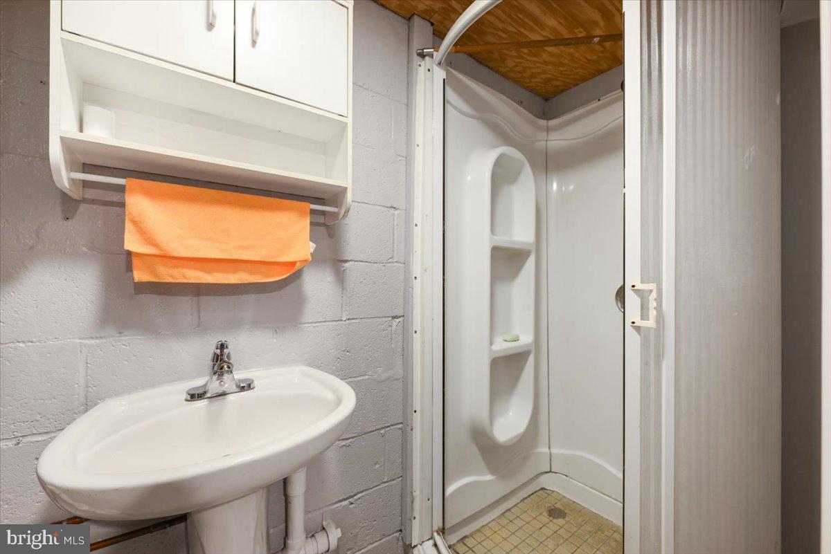 MIDDLESEX - Residential