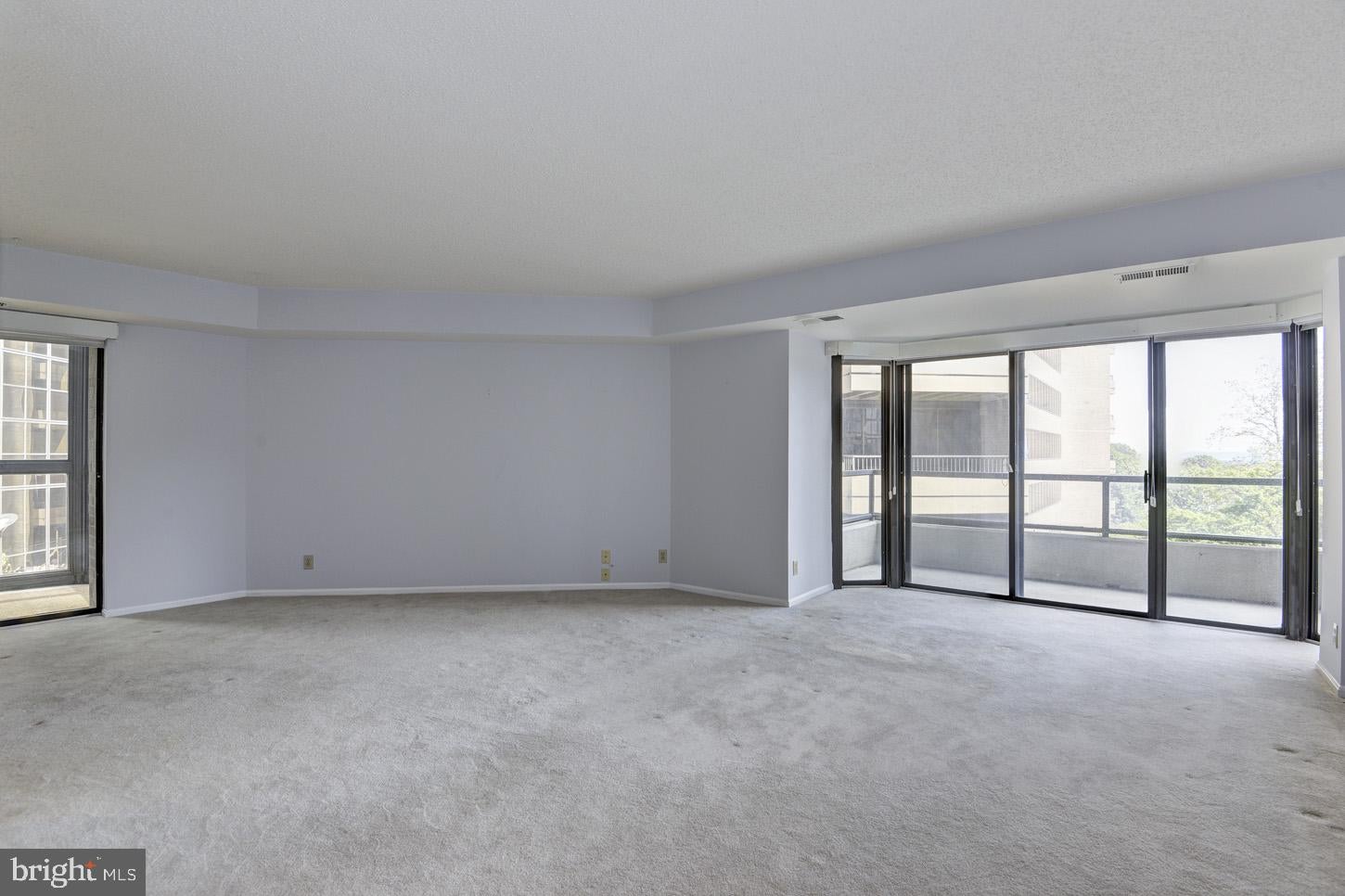 1600 N OAK STREET 207