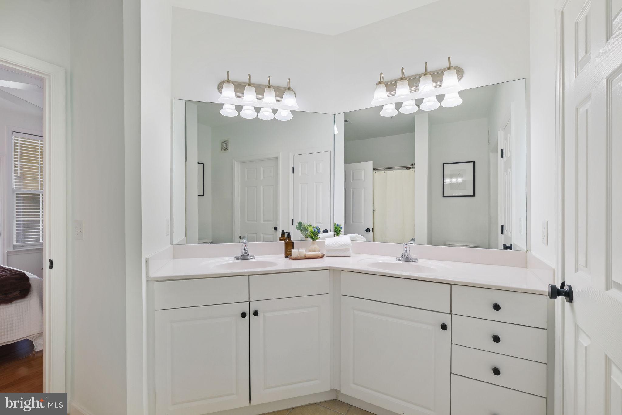 THE COLONNADE AT KENTLANDS - Residential