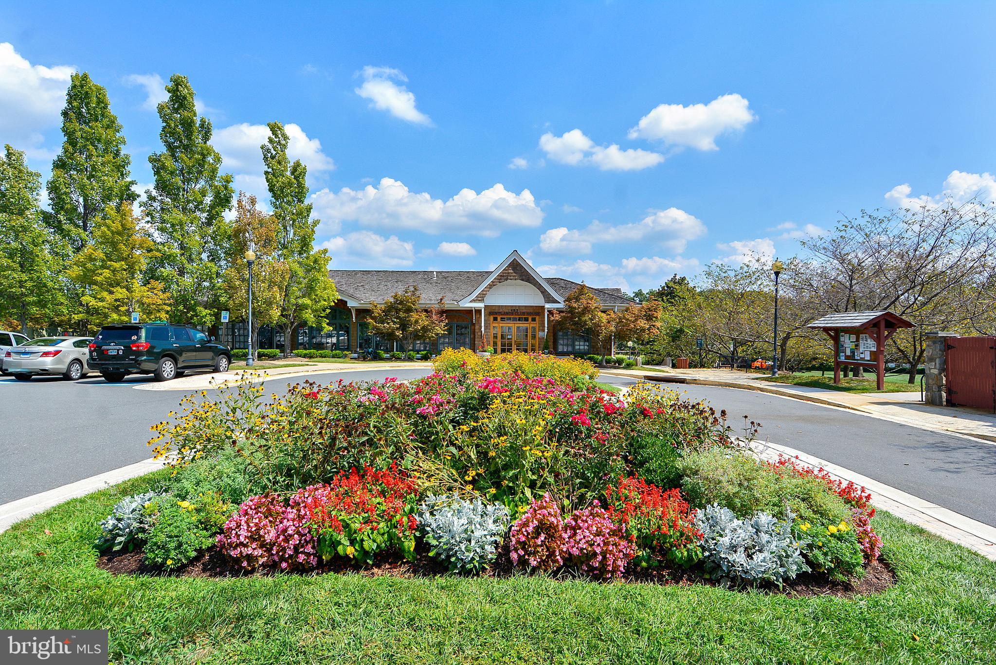 THE COLONNADE AT KENTLANDS - Residential
