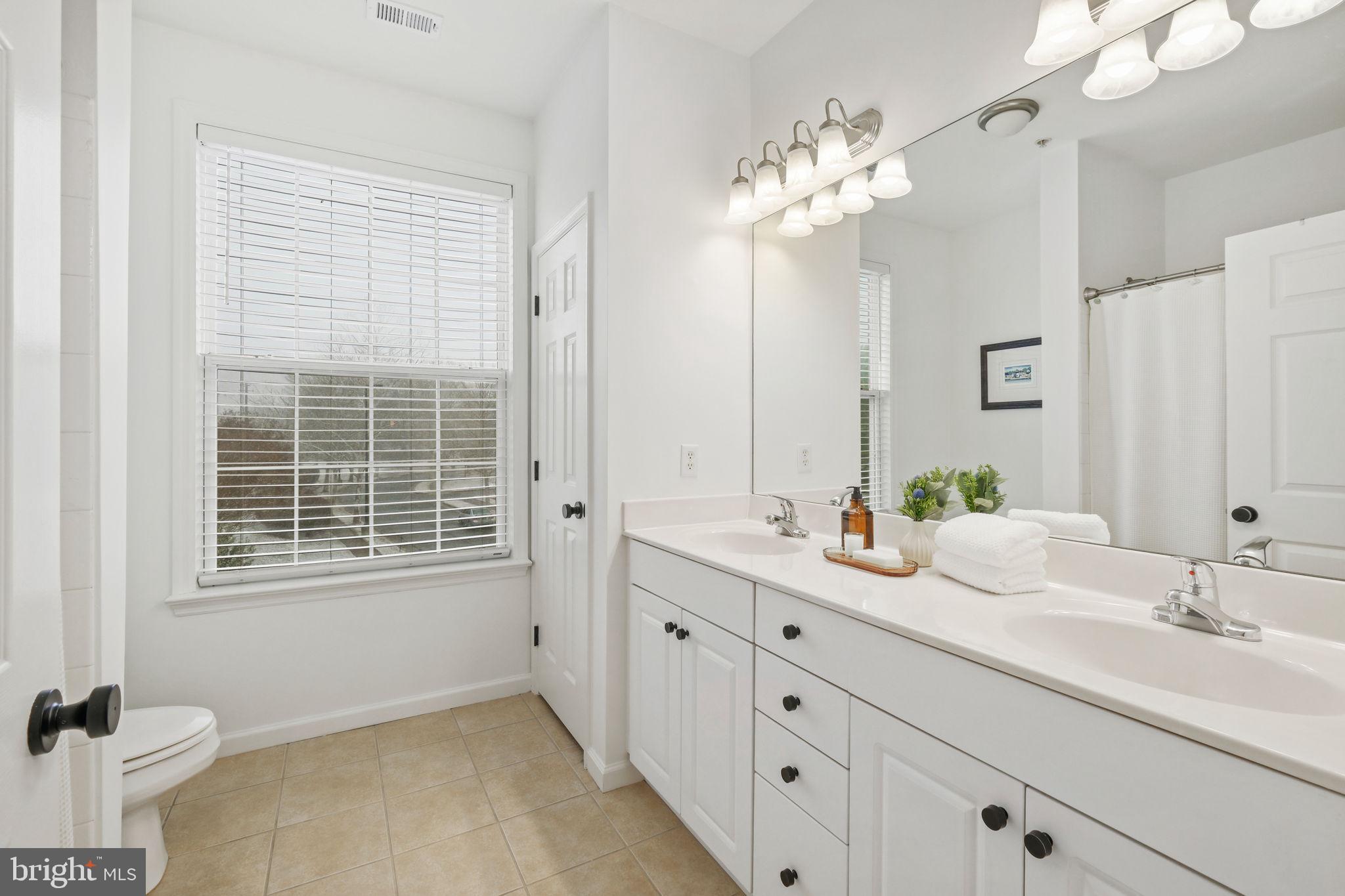 THE COLONNADE AT KENTLANDS - Residential