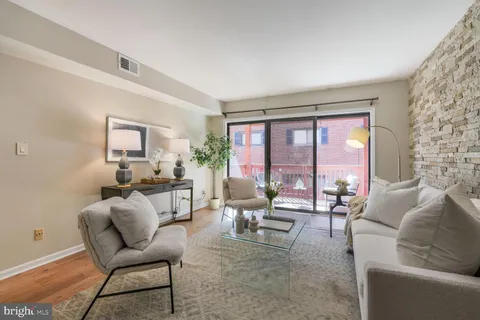 204 Skyhill Road Unit 4, Alexandria, VA 22314 - MLS#: VAAX2042912