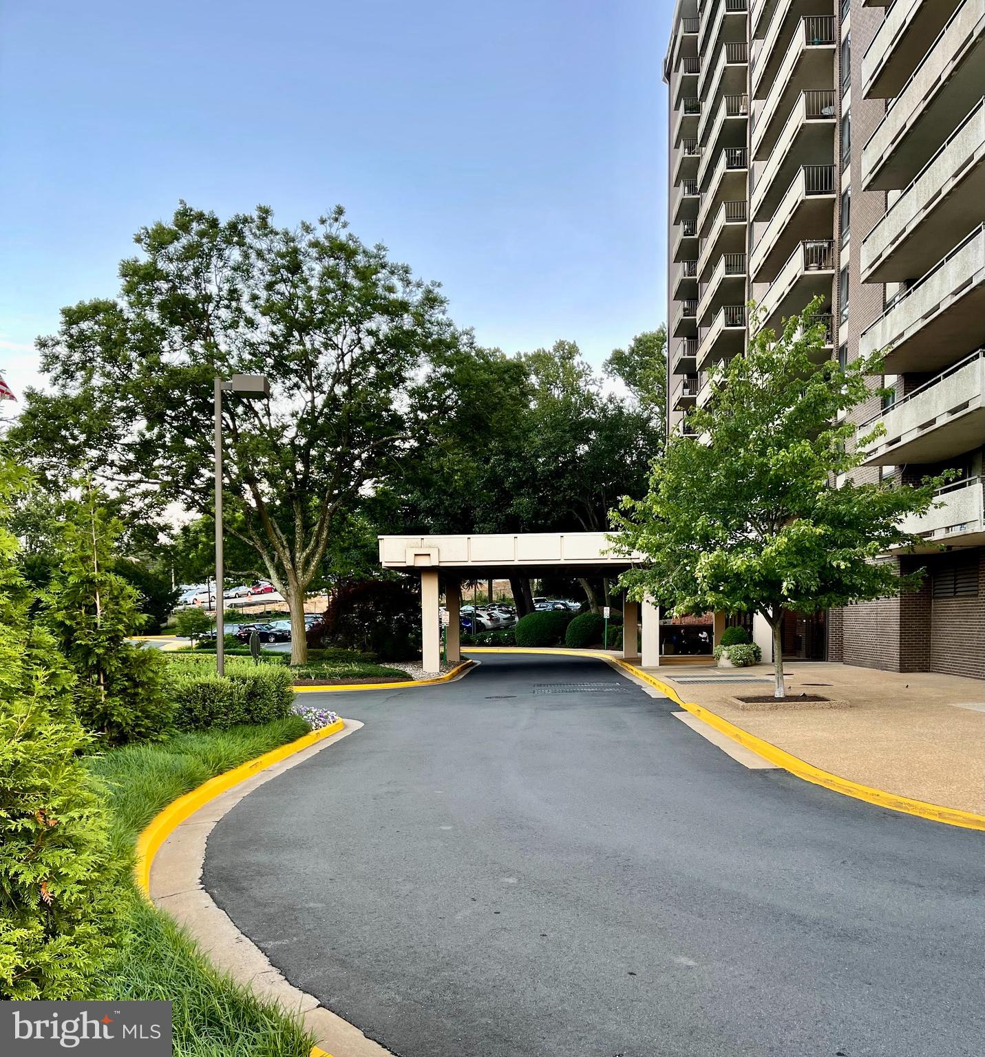 1800 OLD MEADOW ROAD 1121